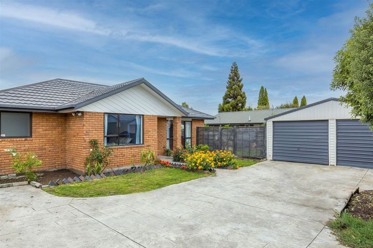 Photo of property in 2/327 Main South Road, Hornby, Christchurch, 8042