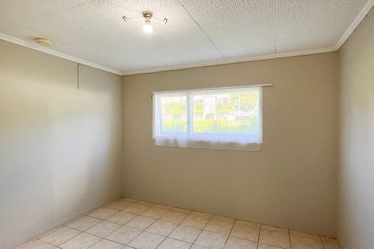 Photo of property in 12 Thomas Avenue, Te Atatu Peninsula, Auckland, 0610
