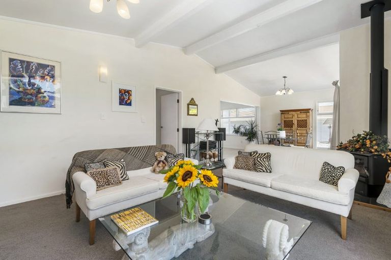 Photo of property in 16 Keldale Place, Forrest Hill, Auckland, 0620