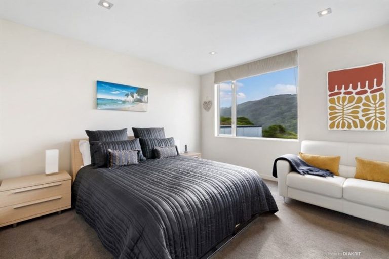 Photo of property in 21 Bendigo Grove, Newlands, Wellington, 6037