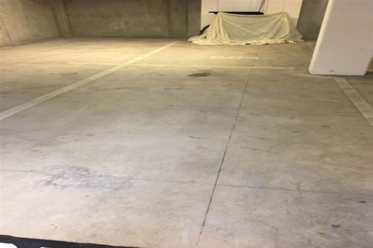 Photo of property in 2/6 Marine Parade, Mount Maunganui, 3116