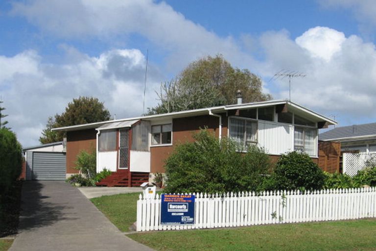 Photo of property in 38 Allington Road, Massey, Auckland, 0614