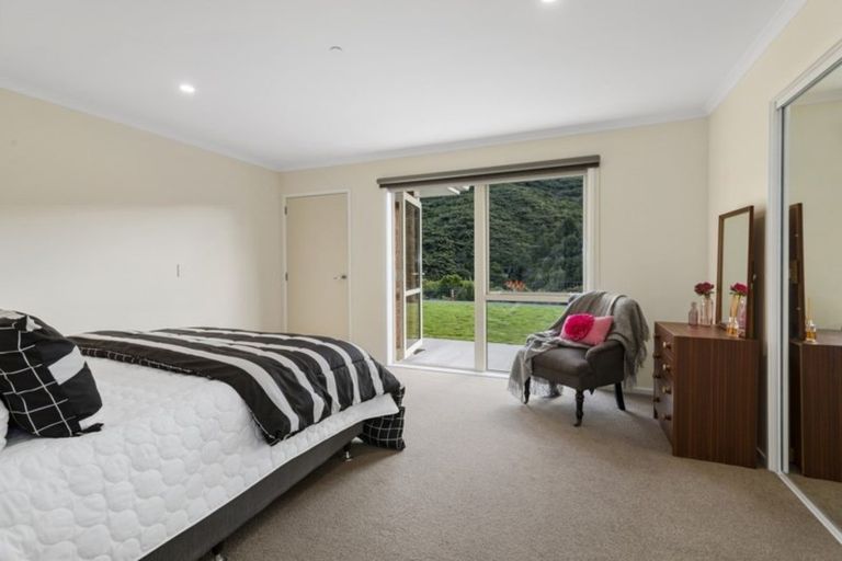 Photo of property in 103 Stratton Street, Normandale, Lower Hutt, 5010
