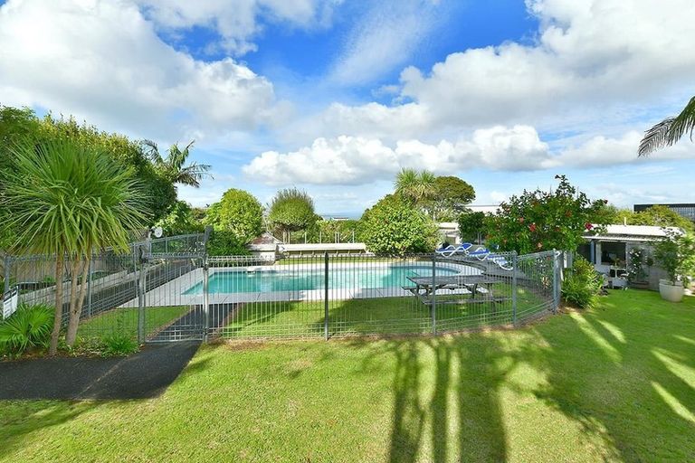 Photo of property in 6/18 Parr Terrace, Castor Bay, Auckland, 0620