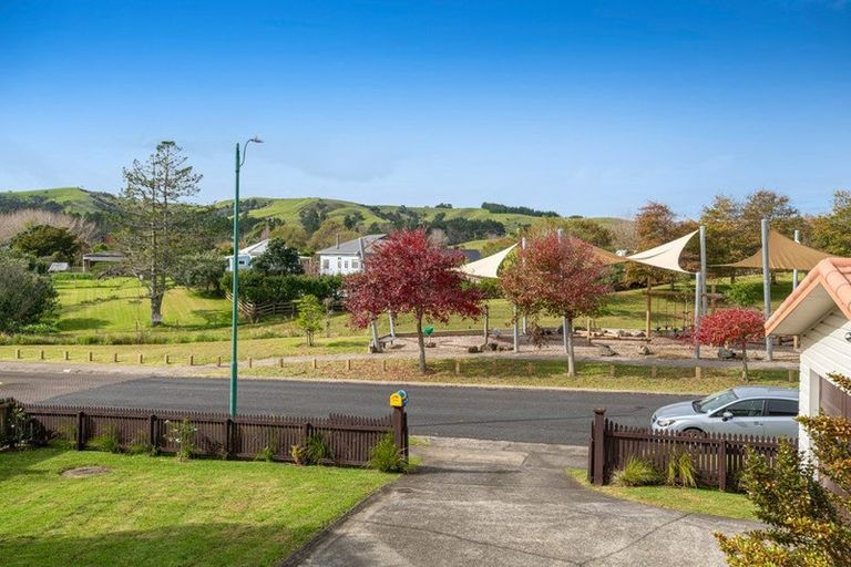 Photo of property in 34 Cabeleigh Drive, Helensville, 0800