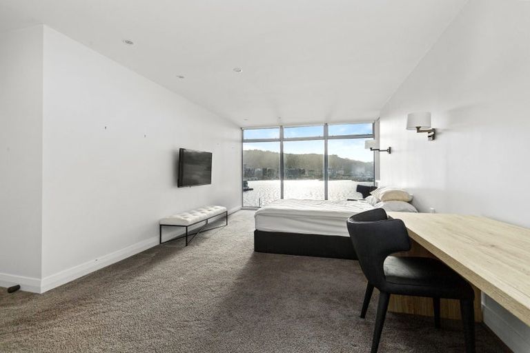 Photo of property in Dorchester Apartments, 144 Oriental Parade, Oriental Bay, Wellington, 6011