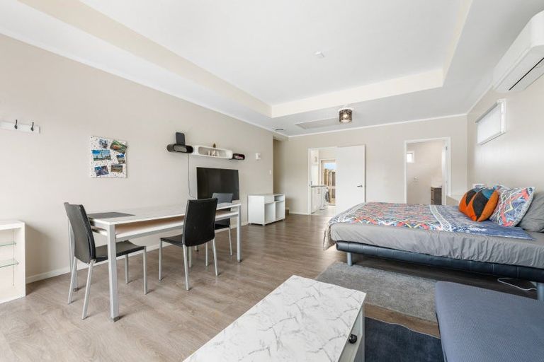 Photo of property in 11 Chestnut Close, Kelvin Grove, Palmerston North, 4414