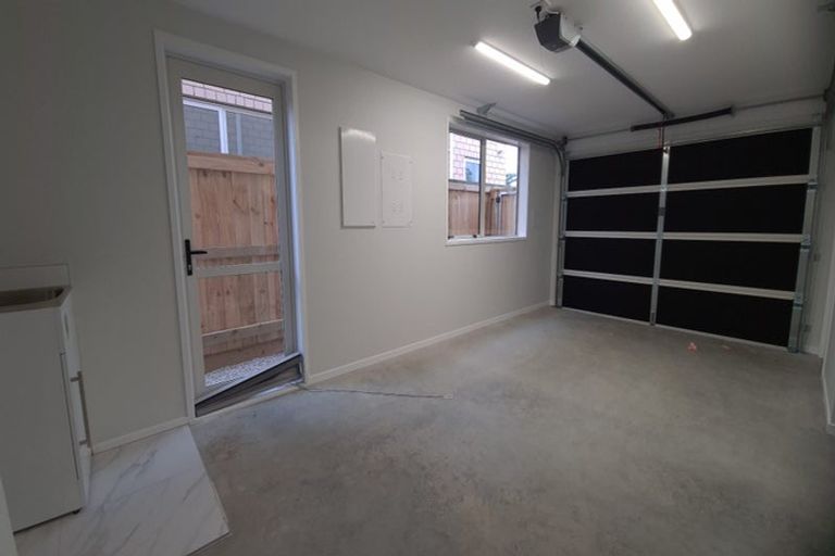 Photo of property in 43c Oreil Avenue, West Harbour, Auckland, 0618