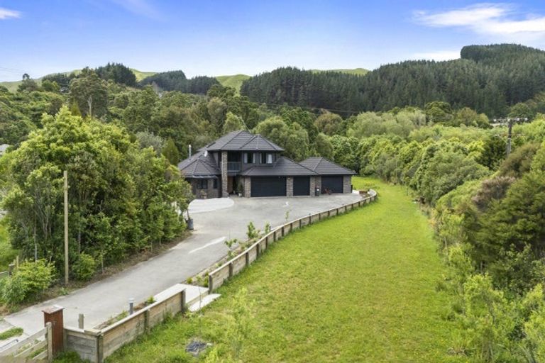 Photo of property in 402 Turitea Road, Turitea, Palmerston North, 4472