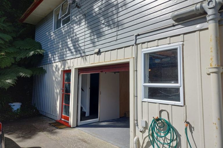 Photo of property in 1/10 Mckelvey Place, Tawa, Wellington, 5028