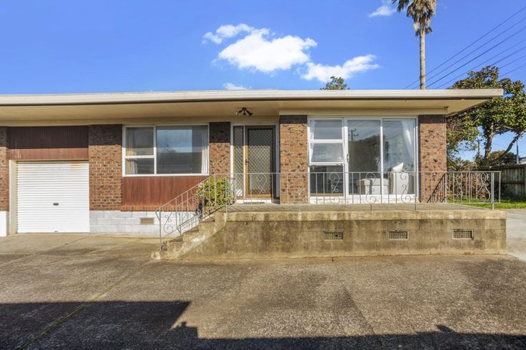 Photo of property in 1/69 Hepburn Road, Glendene, Auckland, 0602