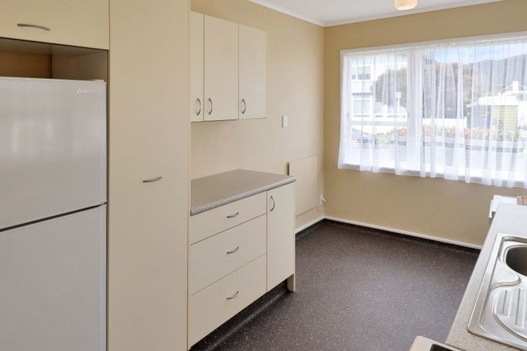 Photo of property in 71 Wai-iti Crescent, Woburn, Lower Hutt, 5010