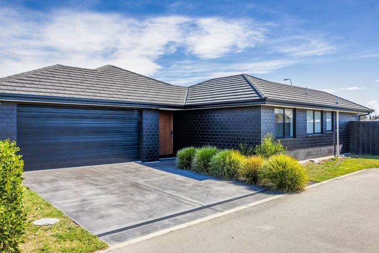 Photo of property in 3b Shillingford Boulevard, Rolleston, 7615