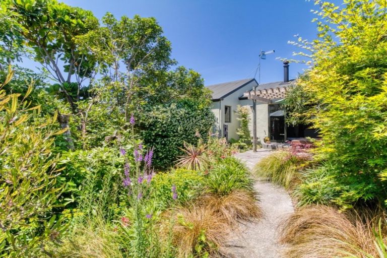 Photo of property in 2 Ritchie Place, Havelock North, 4130
