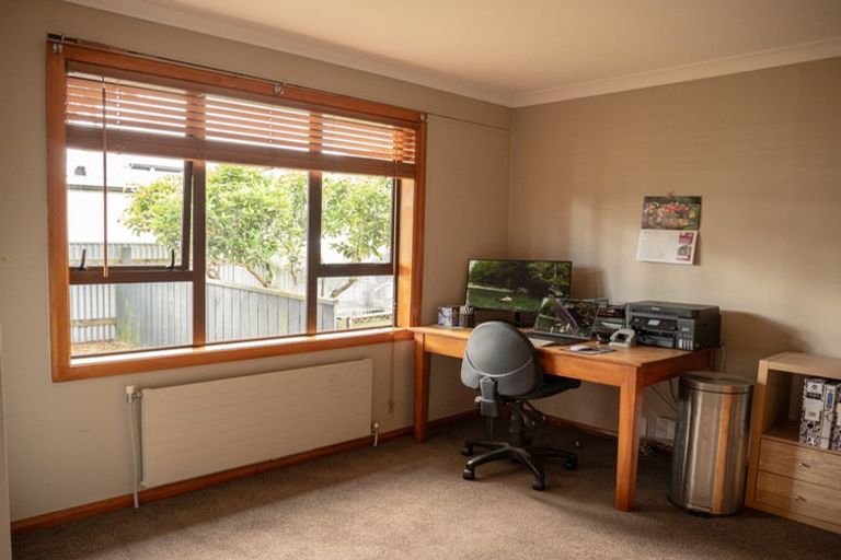 Photo of property in 114 Pahiatua Street, Hokowhitu, Palmerston North, 4410