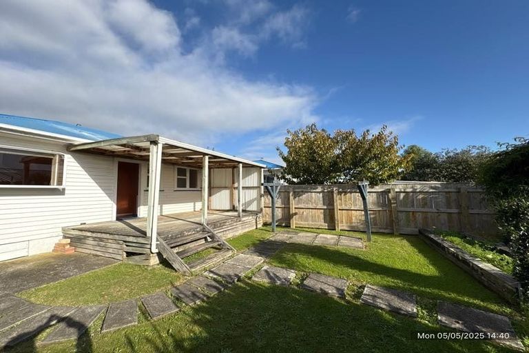 Photo of property in 19 Karaka Crescent, Levin, 5510
