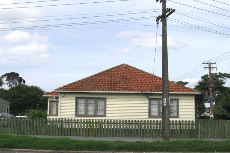 Photo of property in 17 Wairau Avenue, Avondale, Auckland, 1026