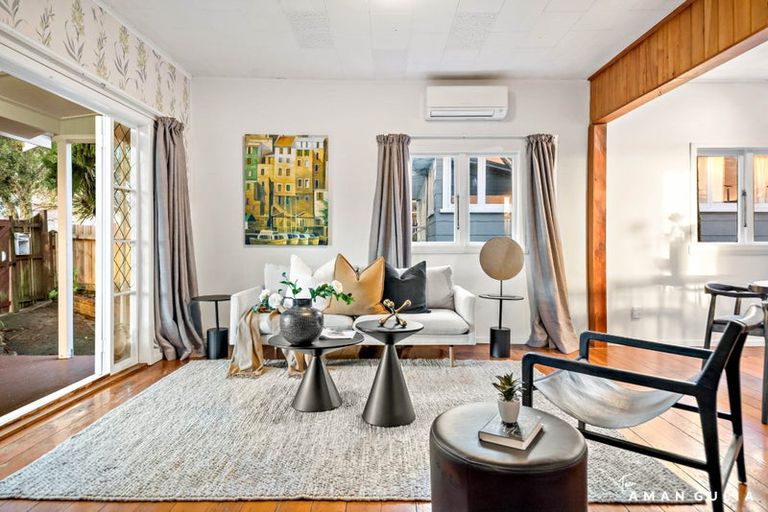 Photo of property in 129 Sunnyside Road, Sunnyvale, Auckland, 0612