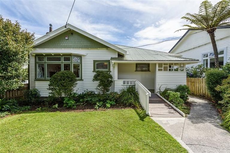 Photo of property in 14 Firth Terrace, Karori, Wellington, 6012