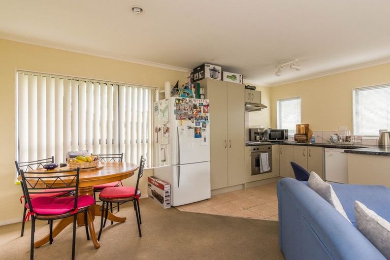 Photo of property in 4301 Great North Road, Glendene, Auckland, 0602