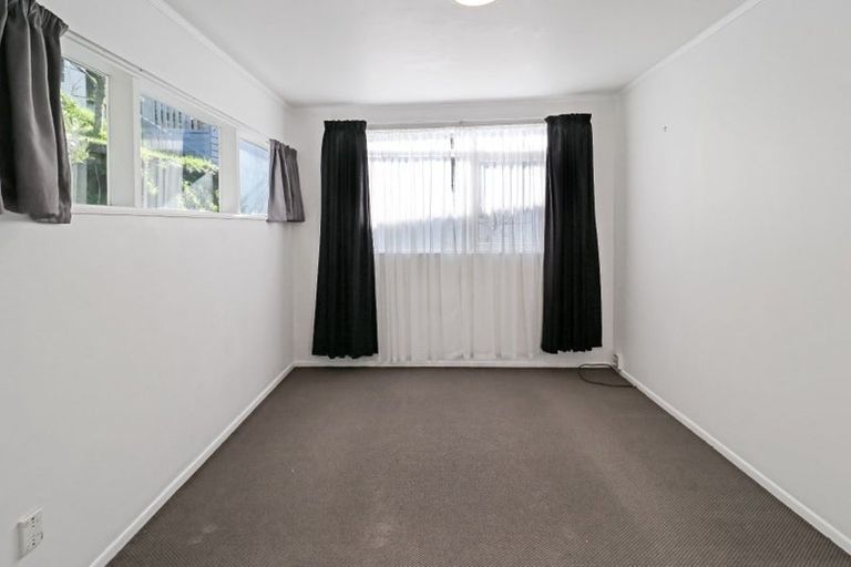 Photo of property in 19 Churton Drive, Churton Park, Wellington, 6037
