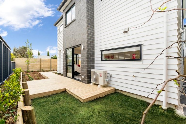 Photo of property in 13a Renata Crescent, Te Atatu Peninsula, Auckland, 0610