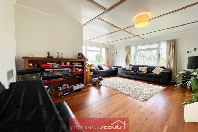 Photo of property in 10 Moana Crescent, Blagdon, New Plymouth, 4310