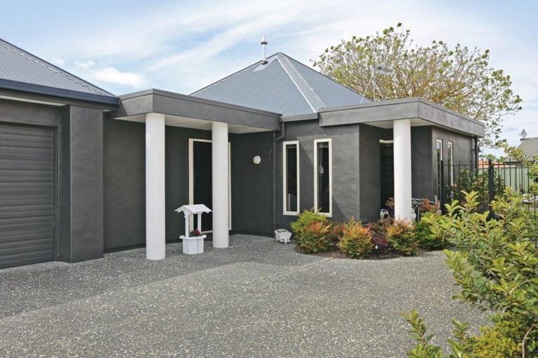 Photo of property in 2 Queens Walk, Taradale, Napier, 4112