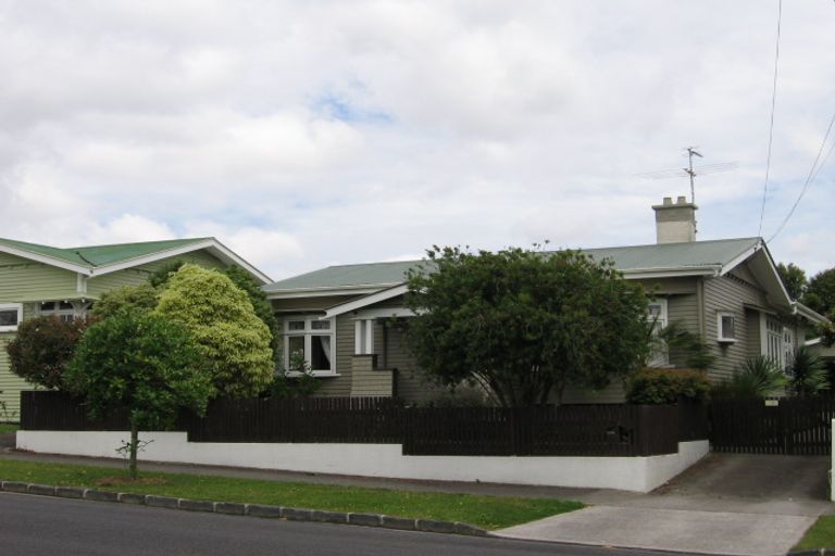 Photo of property in 34 Kiwi Road, Point Chevalier, Auckland, 1022