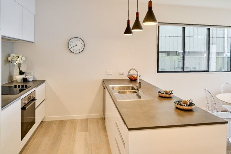 Photo of property in 19/6 Oswald Crescent, Paparangi, Wellington, 6037