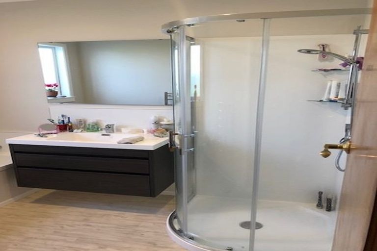 Photo of property in 8 Nutsey Avenue, Northcote, Auckland, 0627