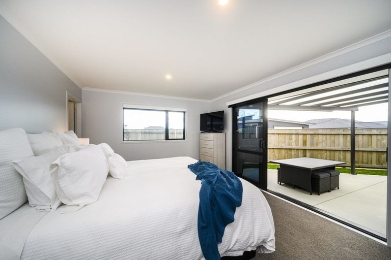 Photo of property in 18 Cyprus Place, Fitzherbert, Palmerston North, 4410