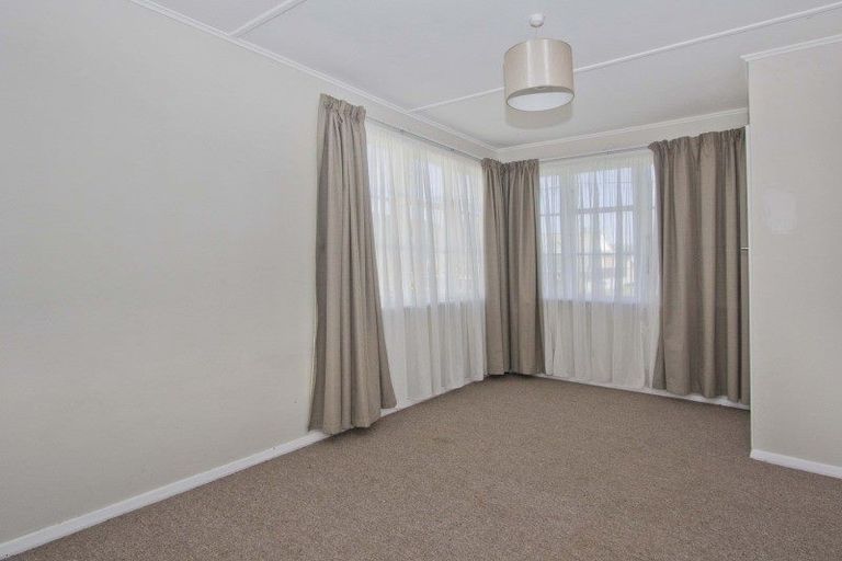 Photo of property in 200 Waddington Drive, Naenae, Lower Hutt, 5011