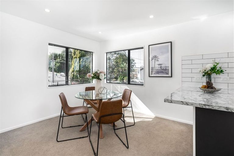 Photo of property in 1/44 Becroft Drive, Forrest Hill, Auckland, 0620