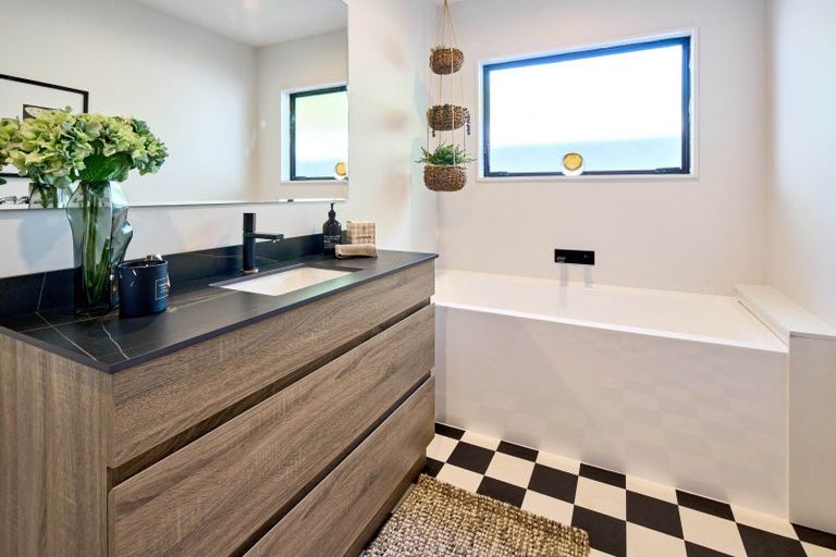 Photo of property in 33 Collingwood Street, Waterloo, Lower Hutt, 5011