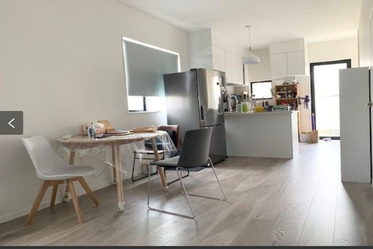 Photo of property in 32 Morihana Close, Glen Eden, 0602