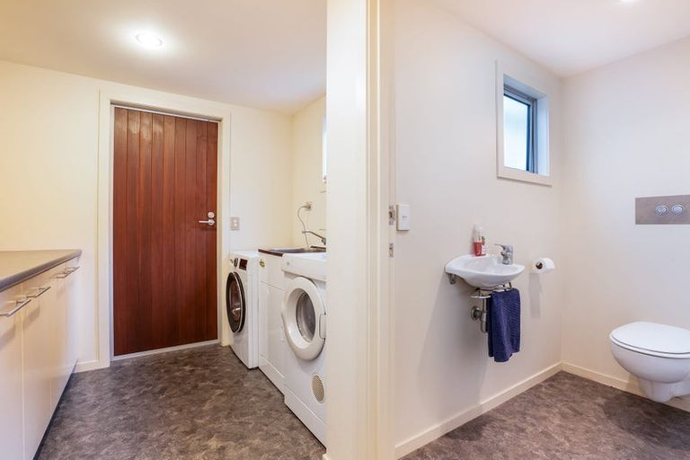 Photo of property in 28 Nore Street, Waihola, Milton, 9073