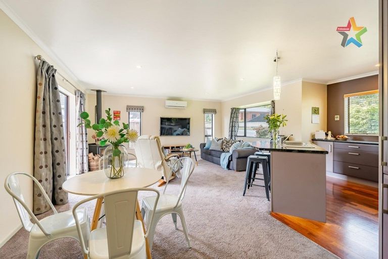 Photo of property in 5 Maru Street, Stokes Valley, Lower Hutt, 5019