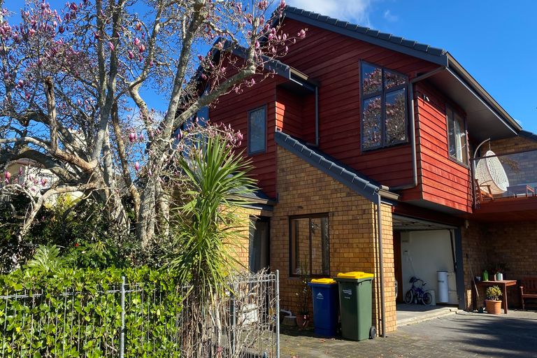 Photo of property in 84 Shakespeare Road, Milford, Auckland, 0620