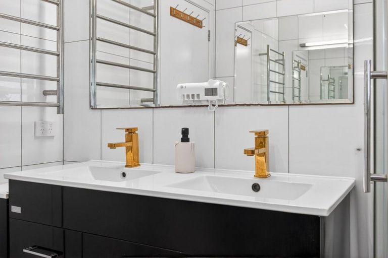 Photo of property in 1/7a Corunna Road, Milford, Auckland, 0620