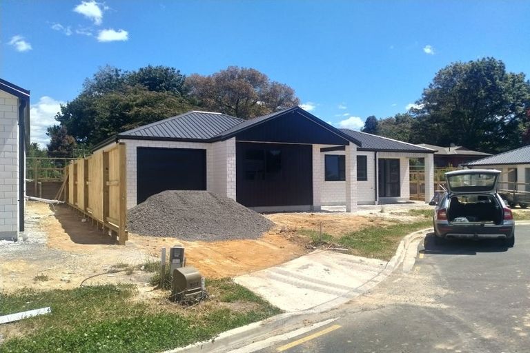 Photo of property in 21 Matuku Place, Paraparaumu Beach, Paraparaumu, 5032