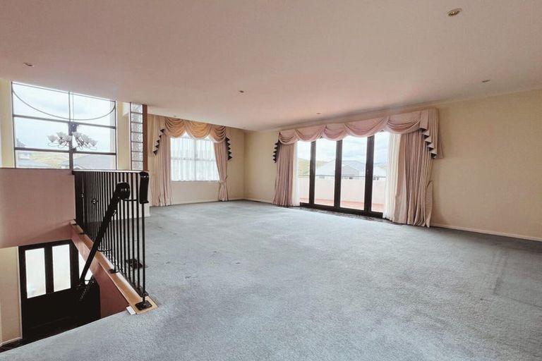 Photo of property in 24 Pendennis Point, Camborne, Porirua, 5026