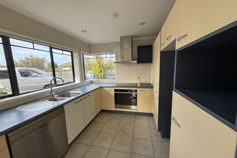 Photo of property in 39 Casuarina Road, Half Moon Bay, Auckland, 2012