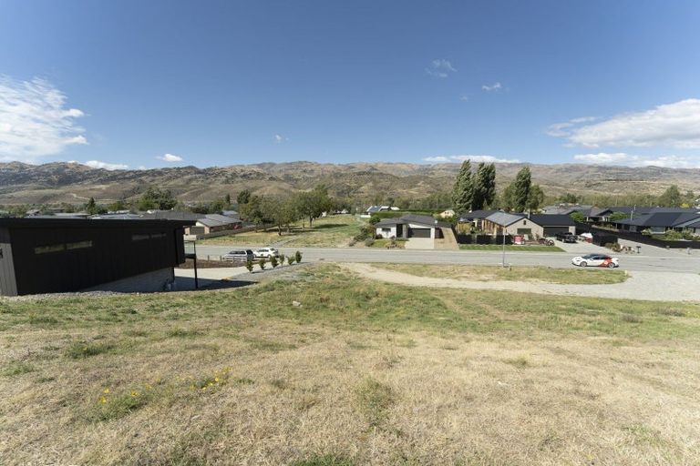 Photo of property in 55 Stratford Drive, Mount Pisa, Cromwell, 9383