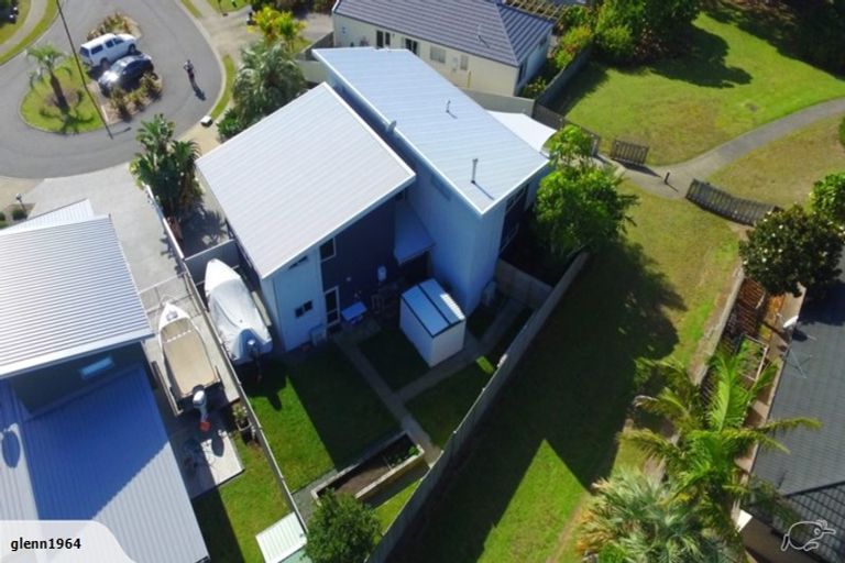 Photo of property in 15 Miami Place, One Tree Point, 0118