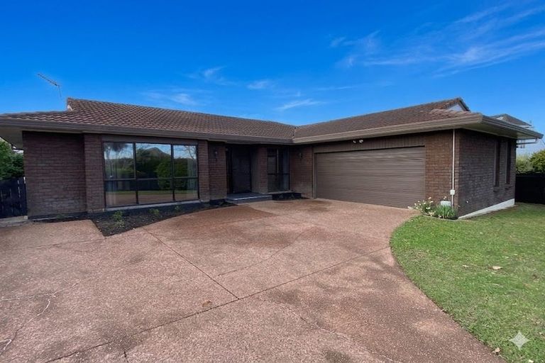 Photo of property in 7 Kadina Place, Botany Downs, Auckland, 2010