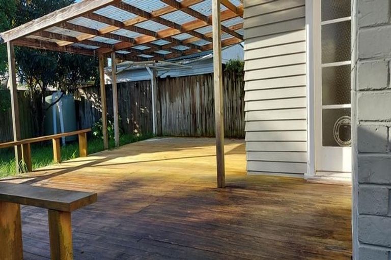 Photo of property in 33a Titoki Street, Te Atatu Peninsula, Auckland, 0610