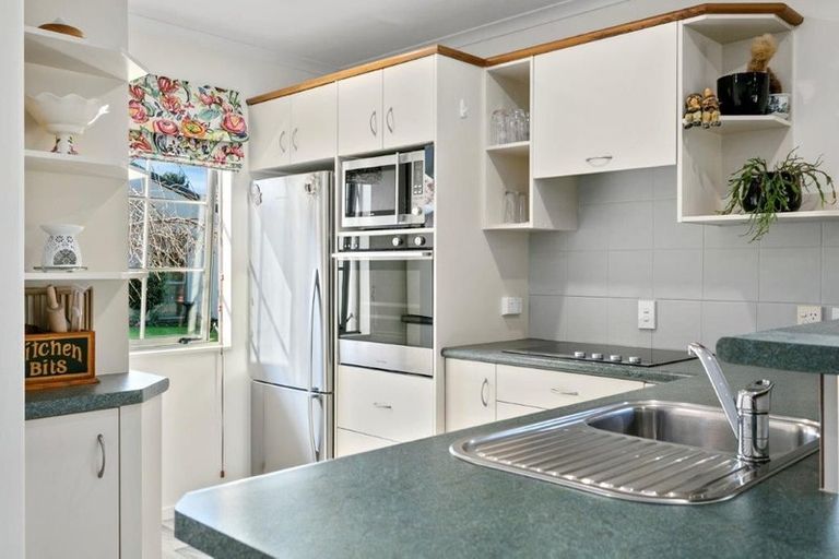 Photo of property in 33 Lakeridge Close, Rangatira Park, Taupo, 3330
