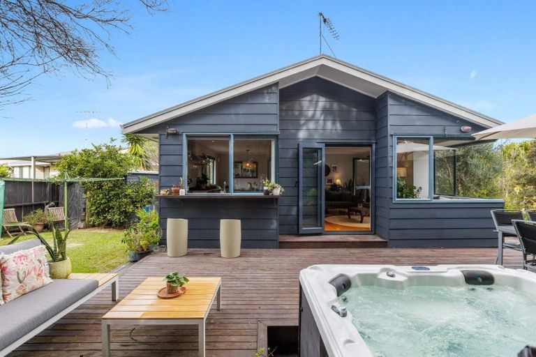 Photo of property in 11 Donald Street, Stanmore Bay, Whangaparaoa, 0932