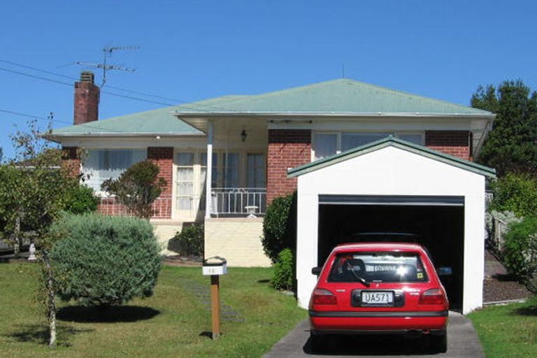 Photo of property in 15a Kokiri Street, Te Atatu South, Auckland, 0610